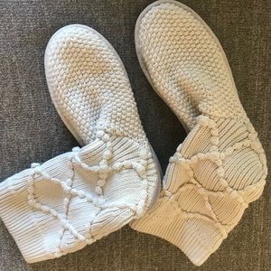 Women’s Ugg sweater boot, size 9, white